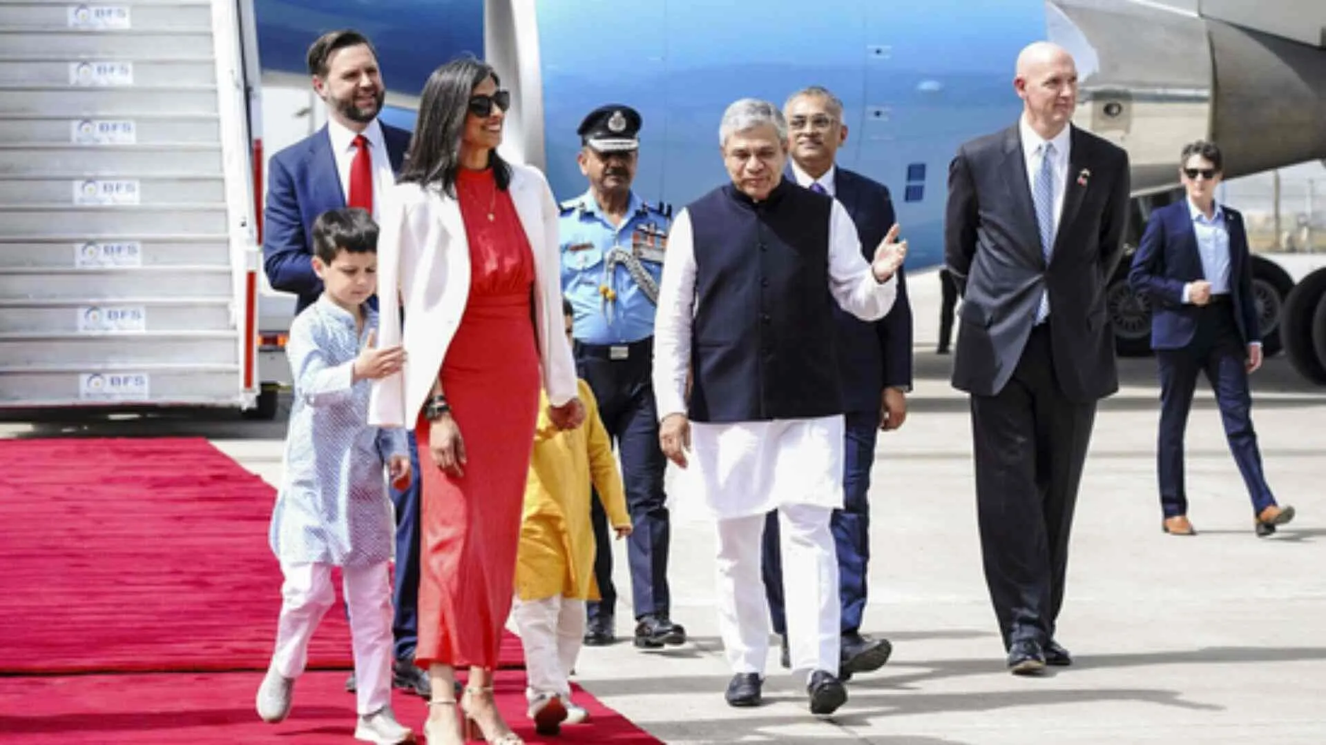 JD & Usha Vance’s Kids Wow in Desi Wear in Delhi | WATCH