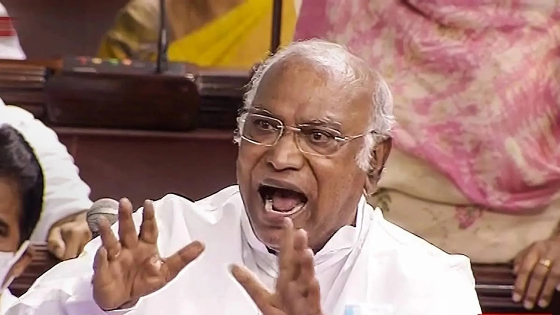 Jhukunga Nahin! Mallikarjun Kharge Fires Back at BJP Over Waqf Land Allegations