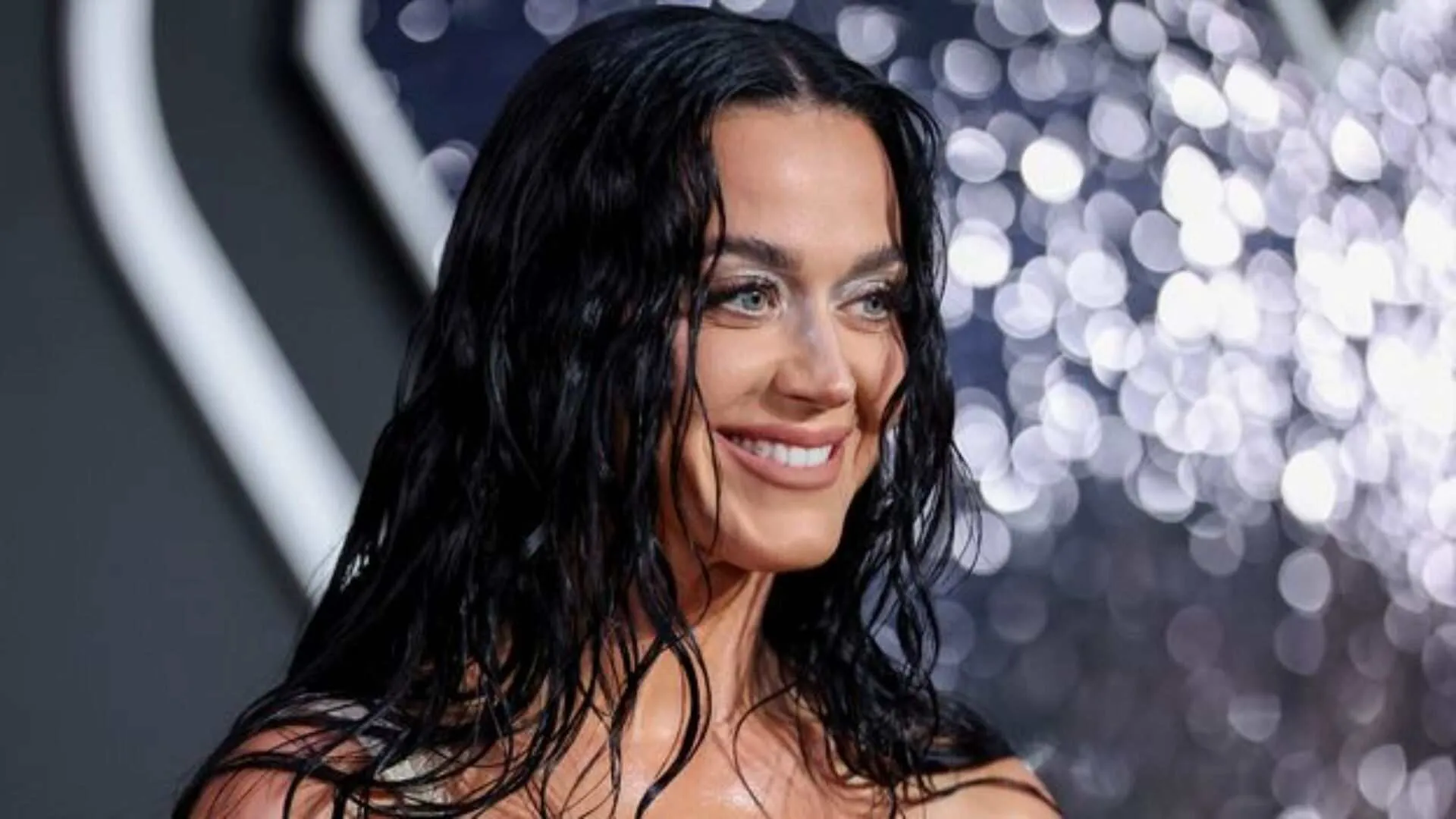 Katy Perry’s Emotional Response After Returning from Space | WATCH