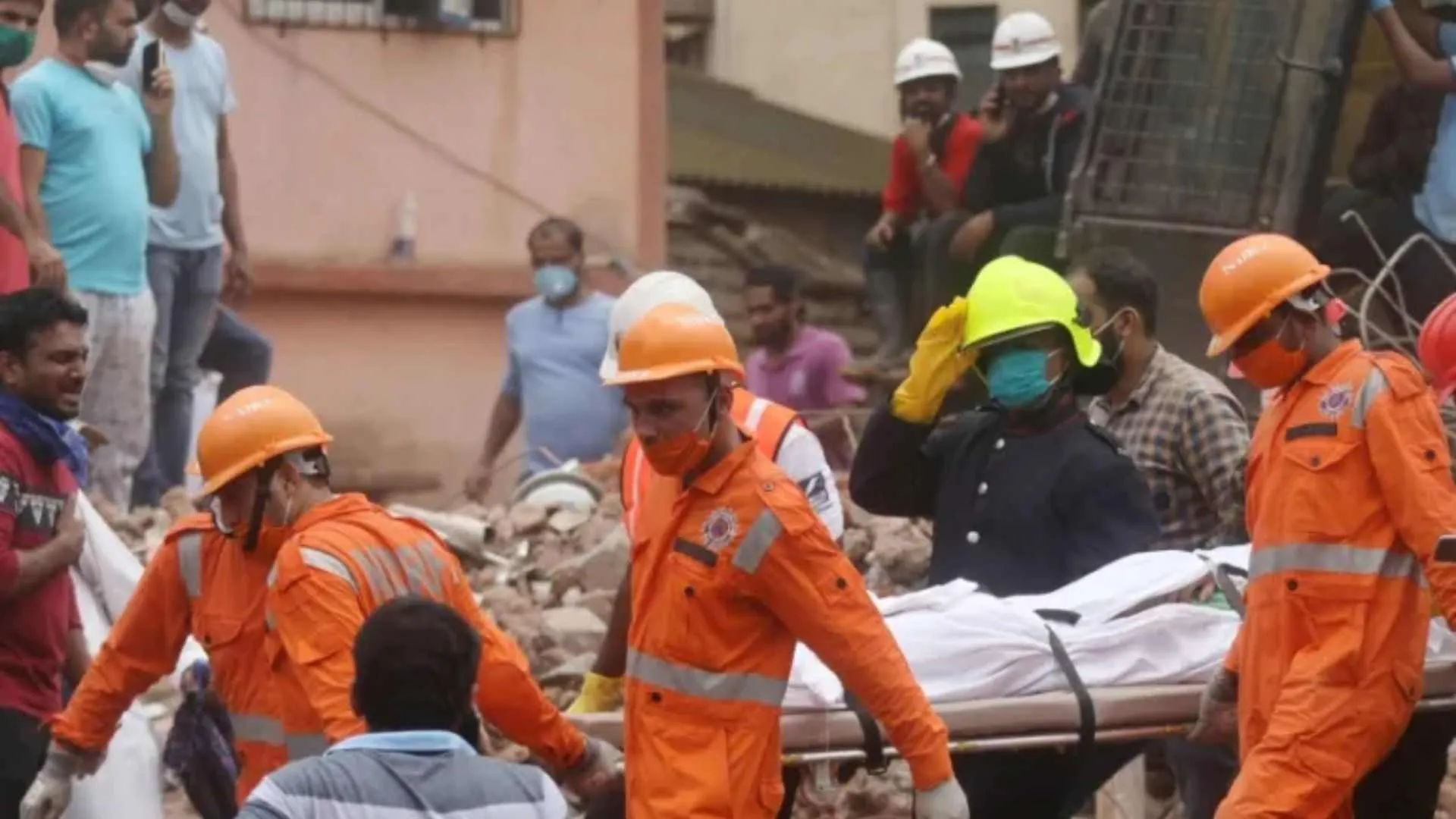Mustafabad Building Collapse: 4 Dead, Several Trapped; Rescue Teams Race Against Time