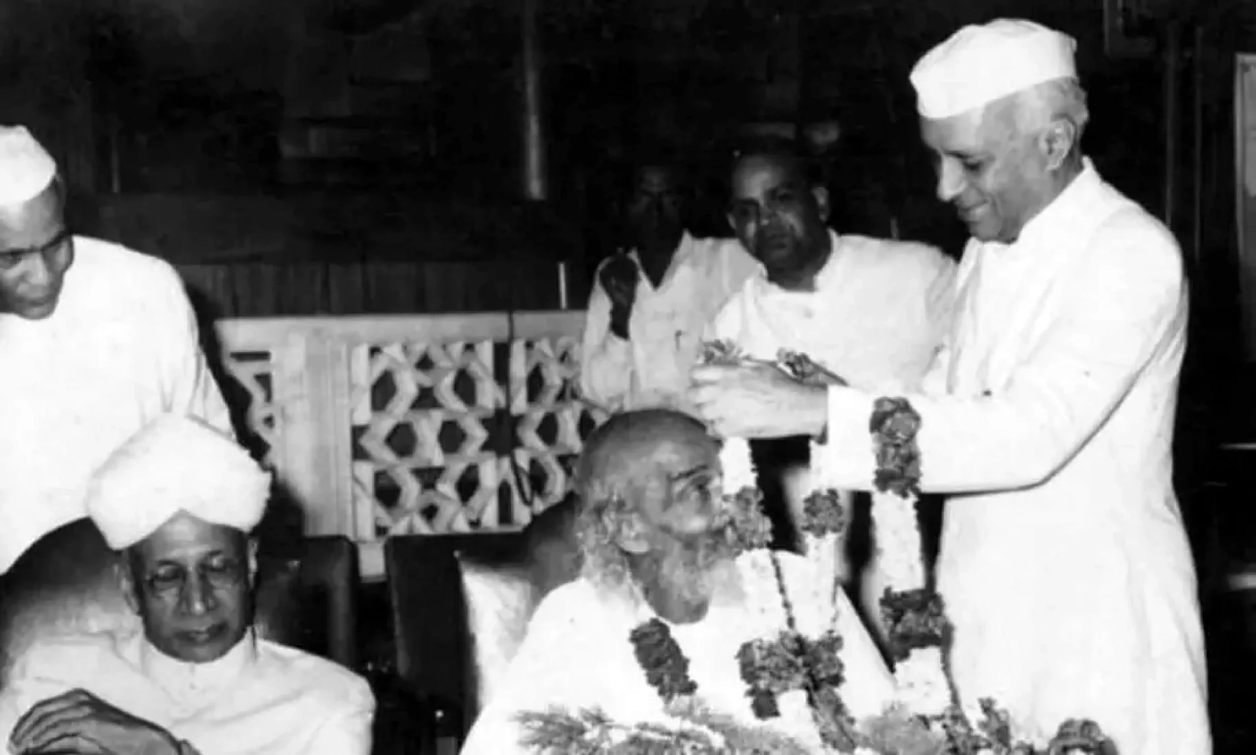 Can deliberations at Ahmedabad lead to some course correction for congress?