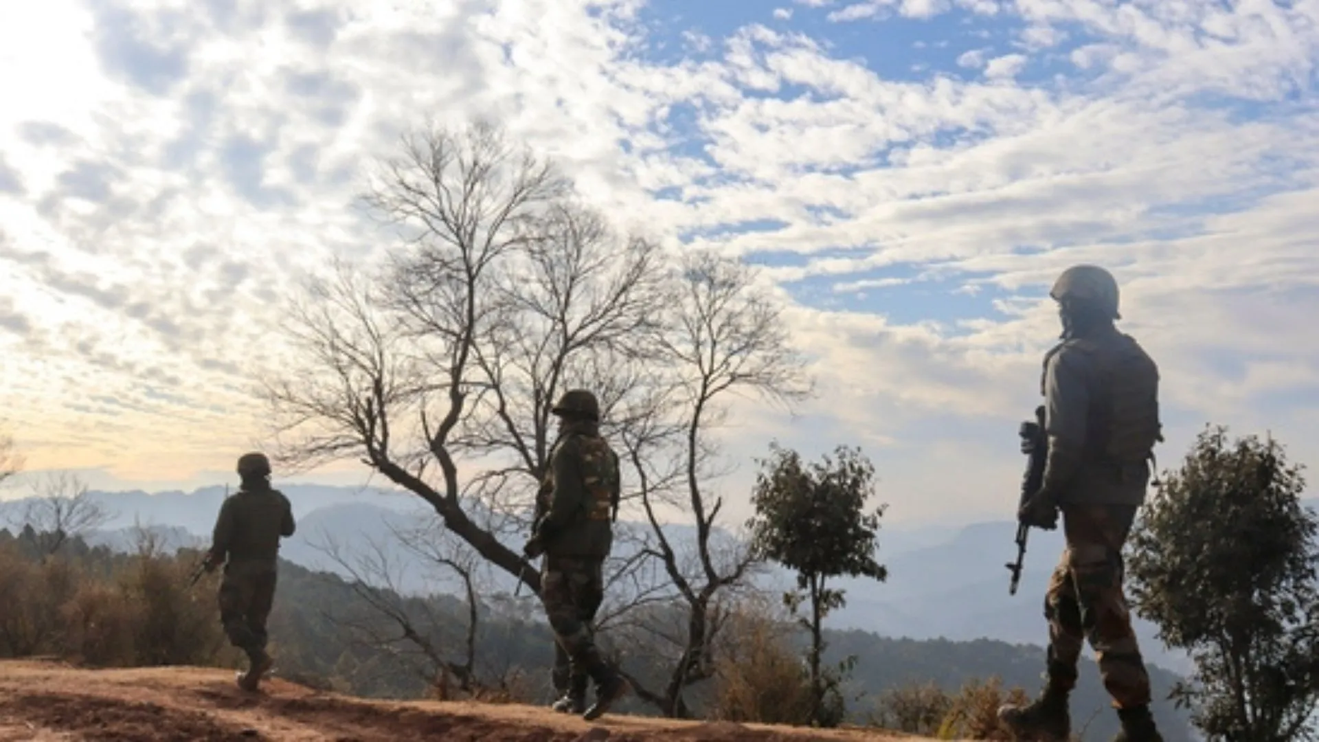 Pakistan Breaches Ceasefire at LoC in Poonch, Indian Army Responds Strongly