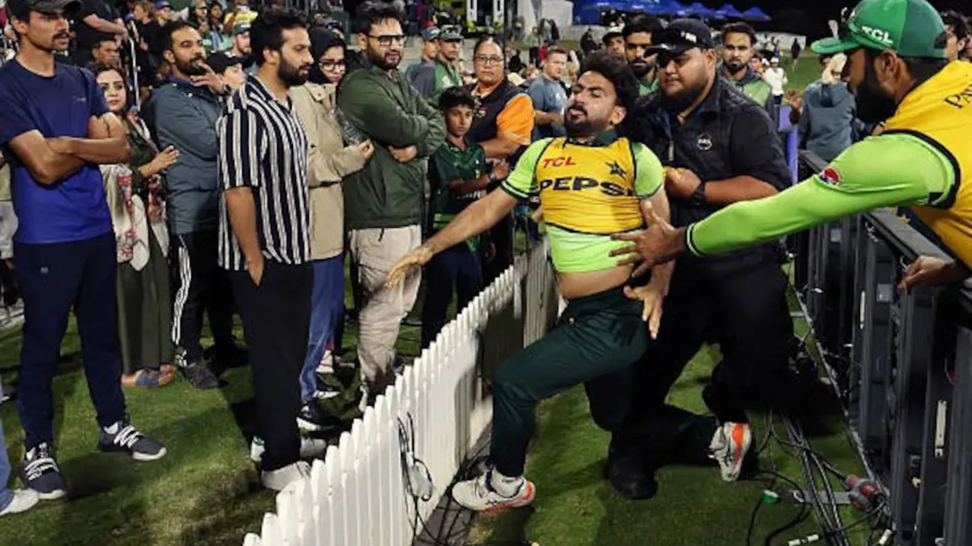 Pakistan’s Khushdil Shah Removed by Security After Heated Clash With Fans During NZ ODI; PCB Responds