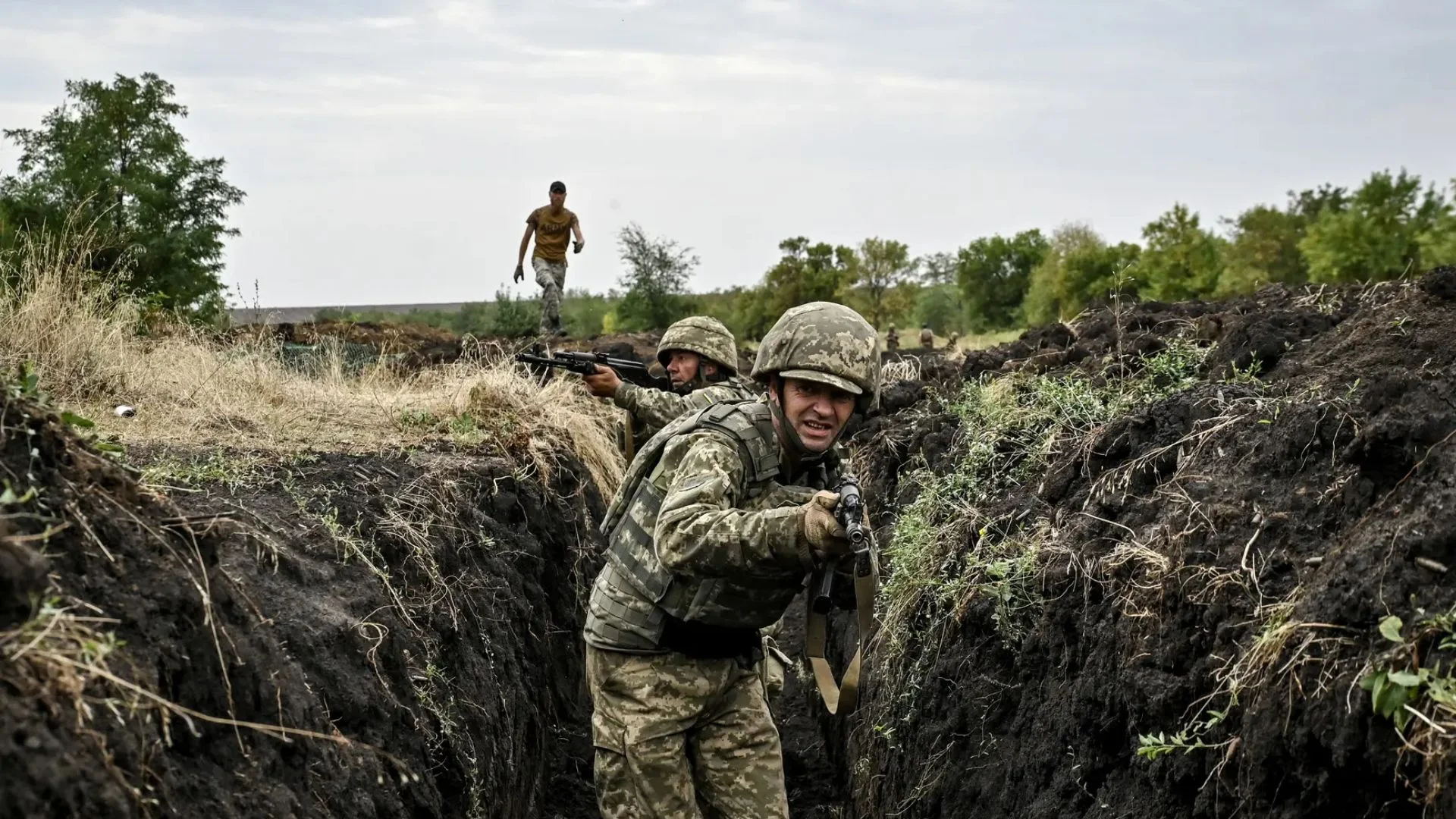 Russia Shifts Tactics With Larger-Scale Assaults On Ukrainian Frontlines