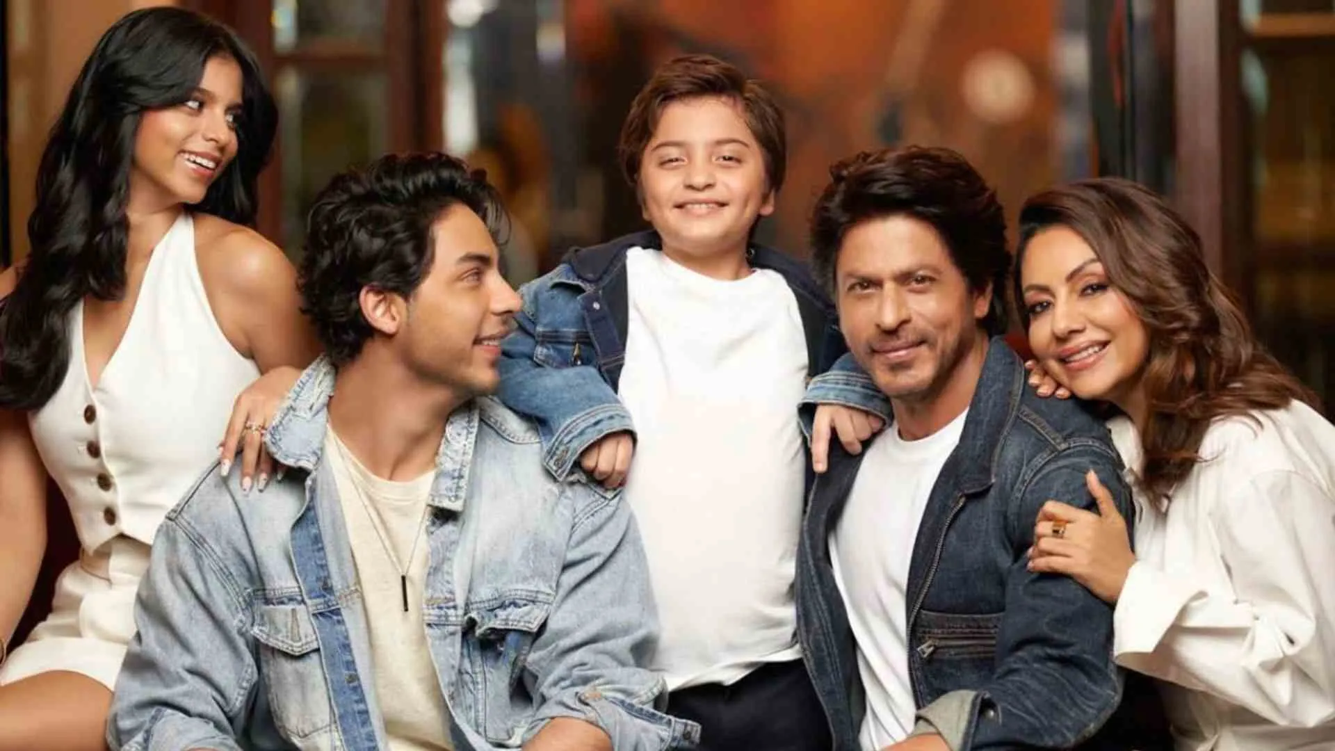 Shah Rukh Khan Moves Out of Mannat as Renovation Begins | WATCH