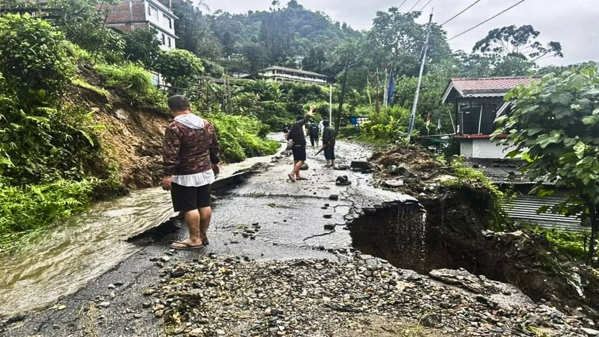 Sikkim Landslides: 1,000 Tourists Stranded in Lachen and Lachung, 1,500 Rescued
