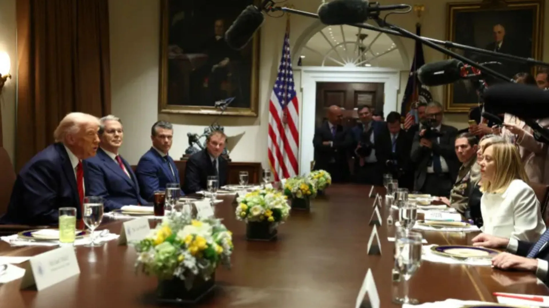 Trump Tells Meloni He’s in ‘No Rush’ to End Tariffs During Key White House Talks