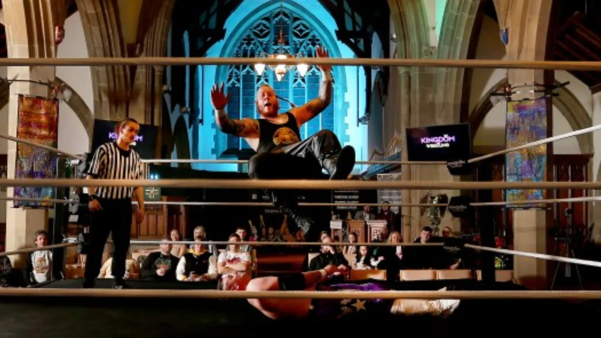 UK Church Uses Wrestling to Attract New Worshippers | Watch