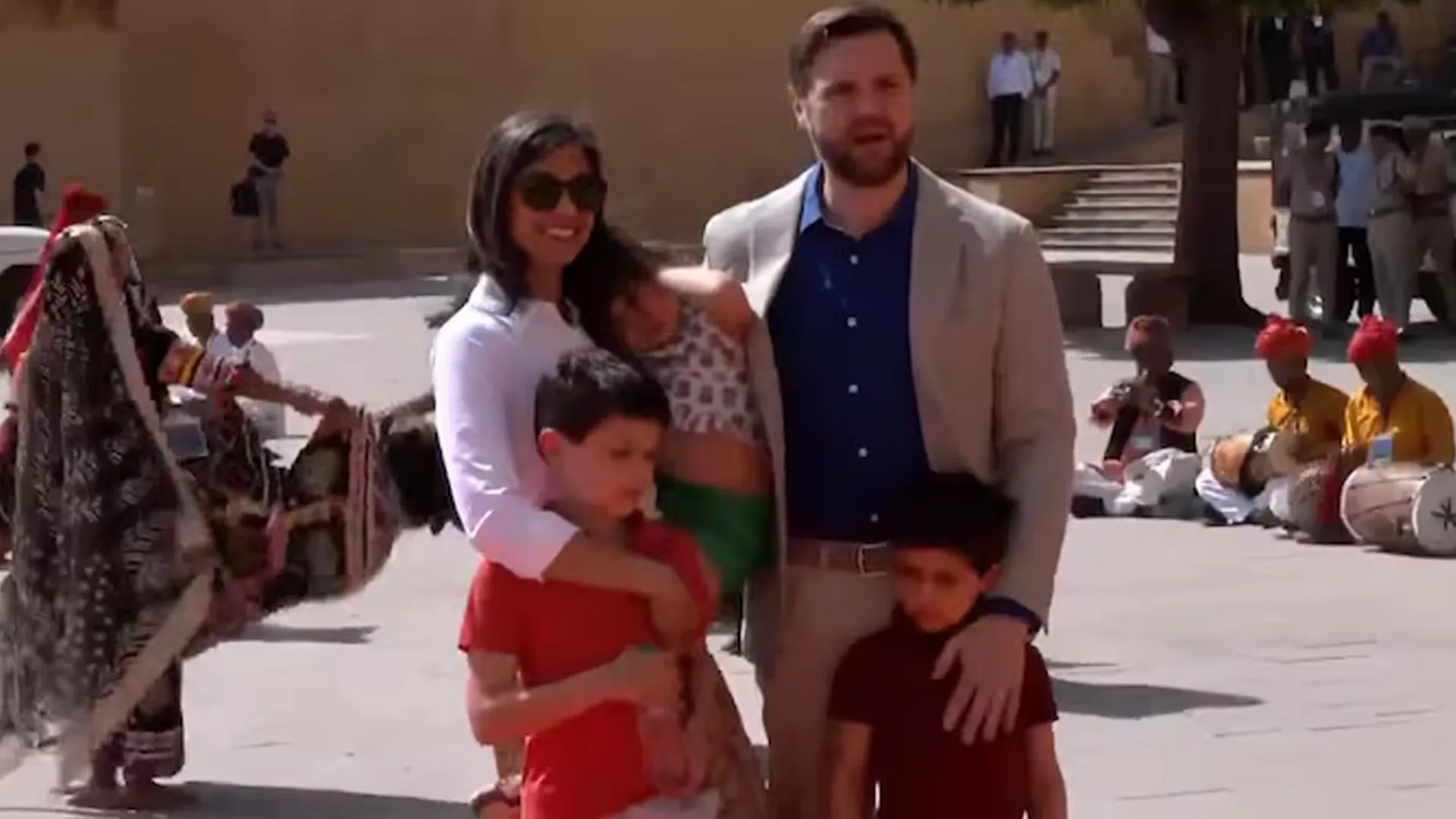 US VP JD Vance Arrives at Amber Fort with Family, Gets Grand Rajasthani Welcome | Watch