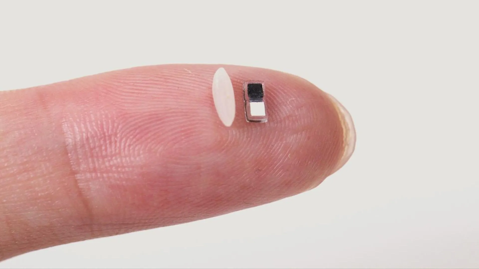 World’s Smallest Pacemaker, Tinier Than a Grain of Rice, Marks Medical Breakthrough