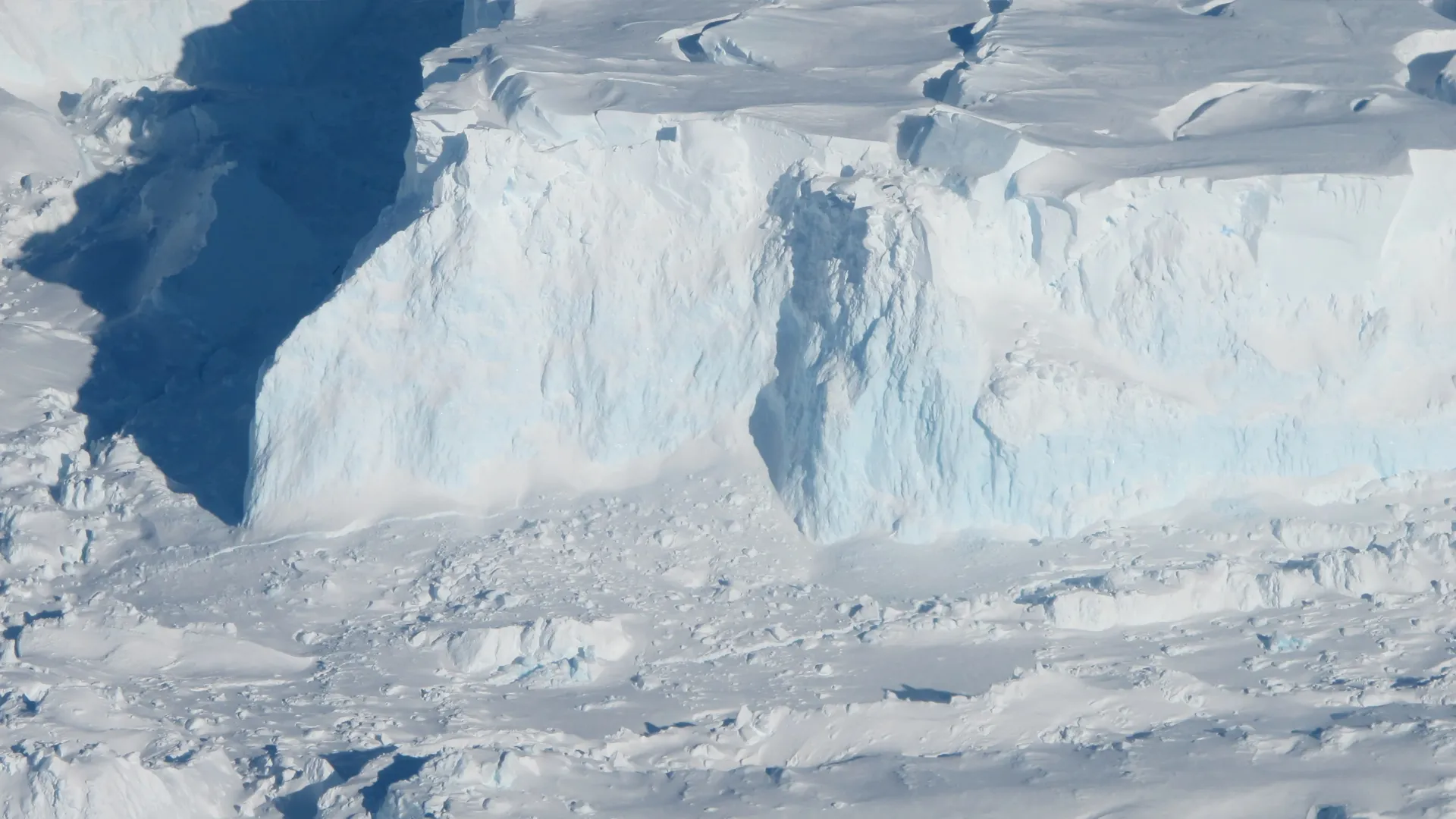 Antarctica Sees Sudden Surge: Glacier Ice Gains 108 Billion Tons Annually