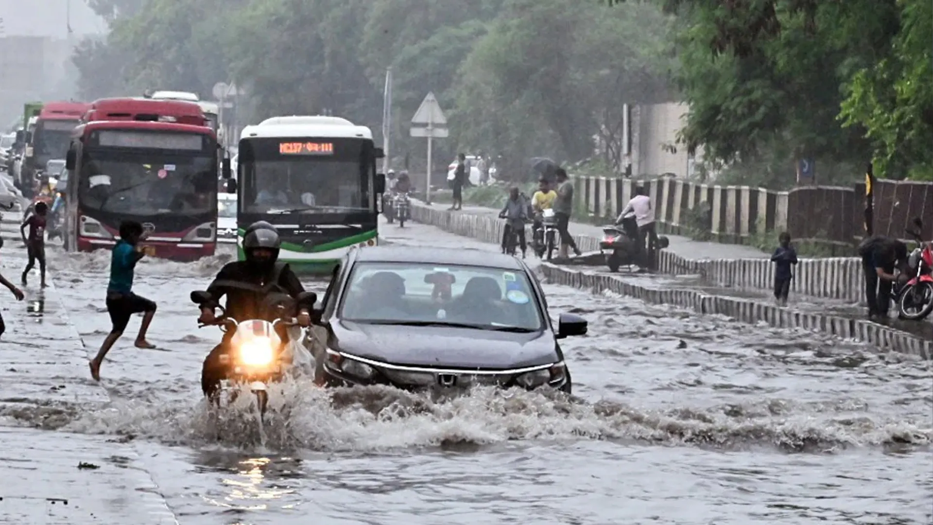 Delhi Paralyzed After Hours of Unseasonal Rain, 4 Dead, Flights Delayed, Roads Flooded