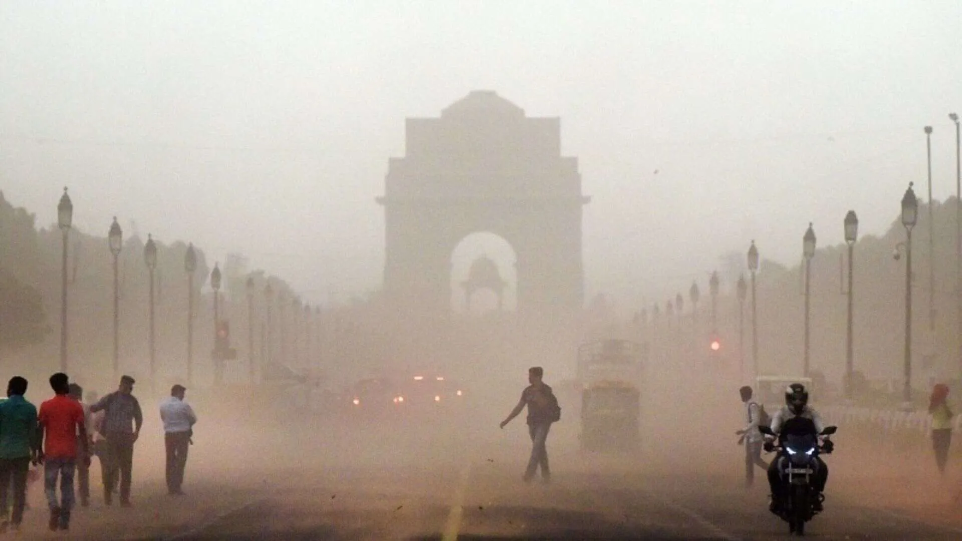 Delhi Chokes Under Sudden Dust Storm, IMD Traces Source to Pakistan
