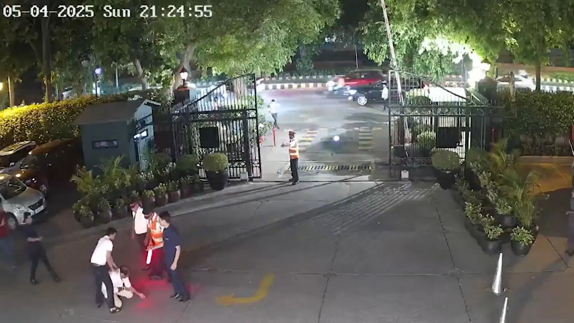 Ex-MLA Dharam Chhokar Tries to Escape ED Arrest at Delhi’s Shangri-La Hotel | Watch