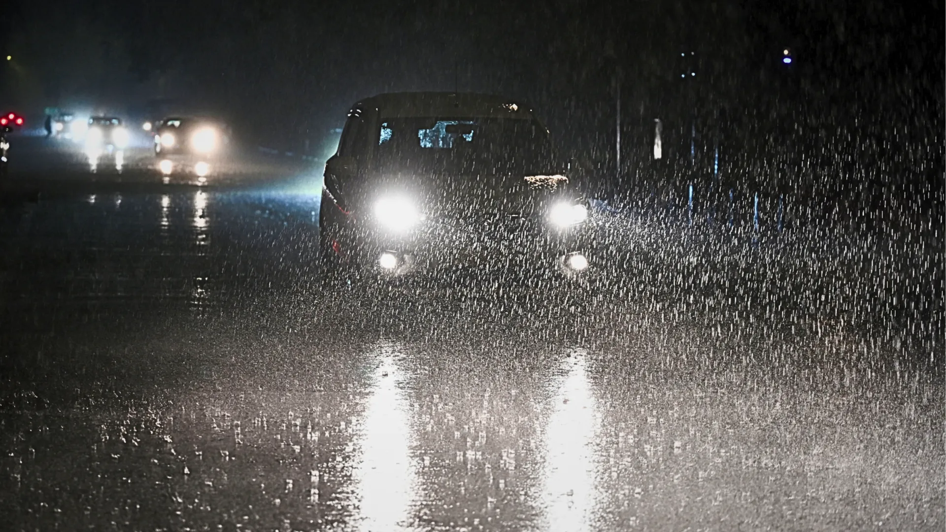 Climate Shift in India: Delhi Storms Ease Heat, Kerala Floods Raise Alarm
