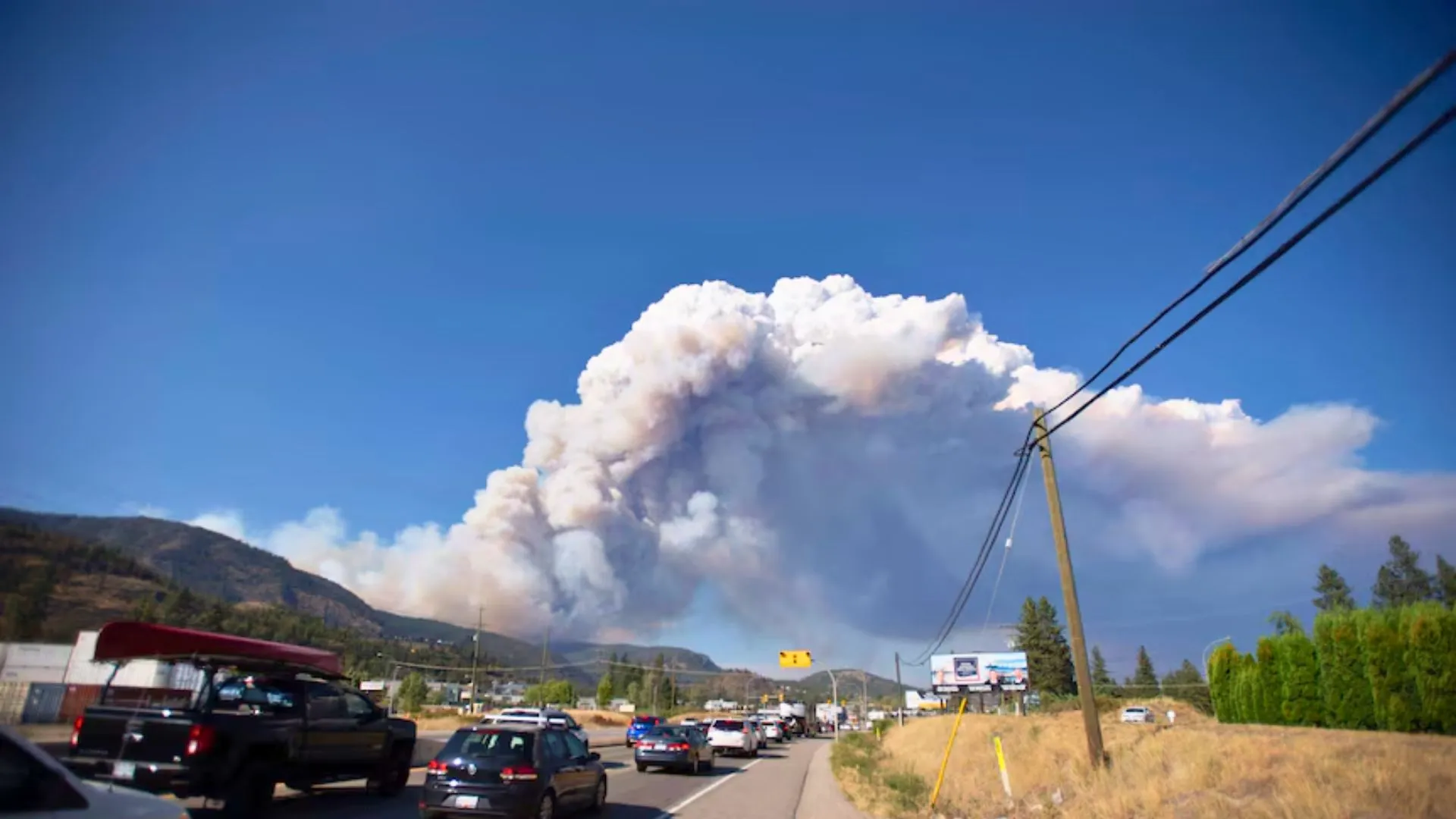 Huge Wildfires Sweep Central Canada, Kill 2 and Force 1,000 to Evacuate