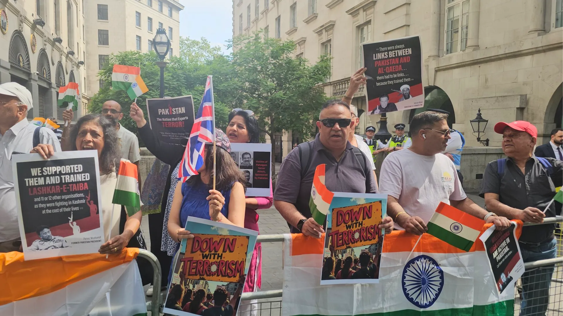 Indian Community in London Counter-Protests Outside Indian High Commission | Watch