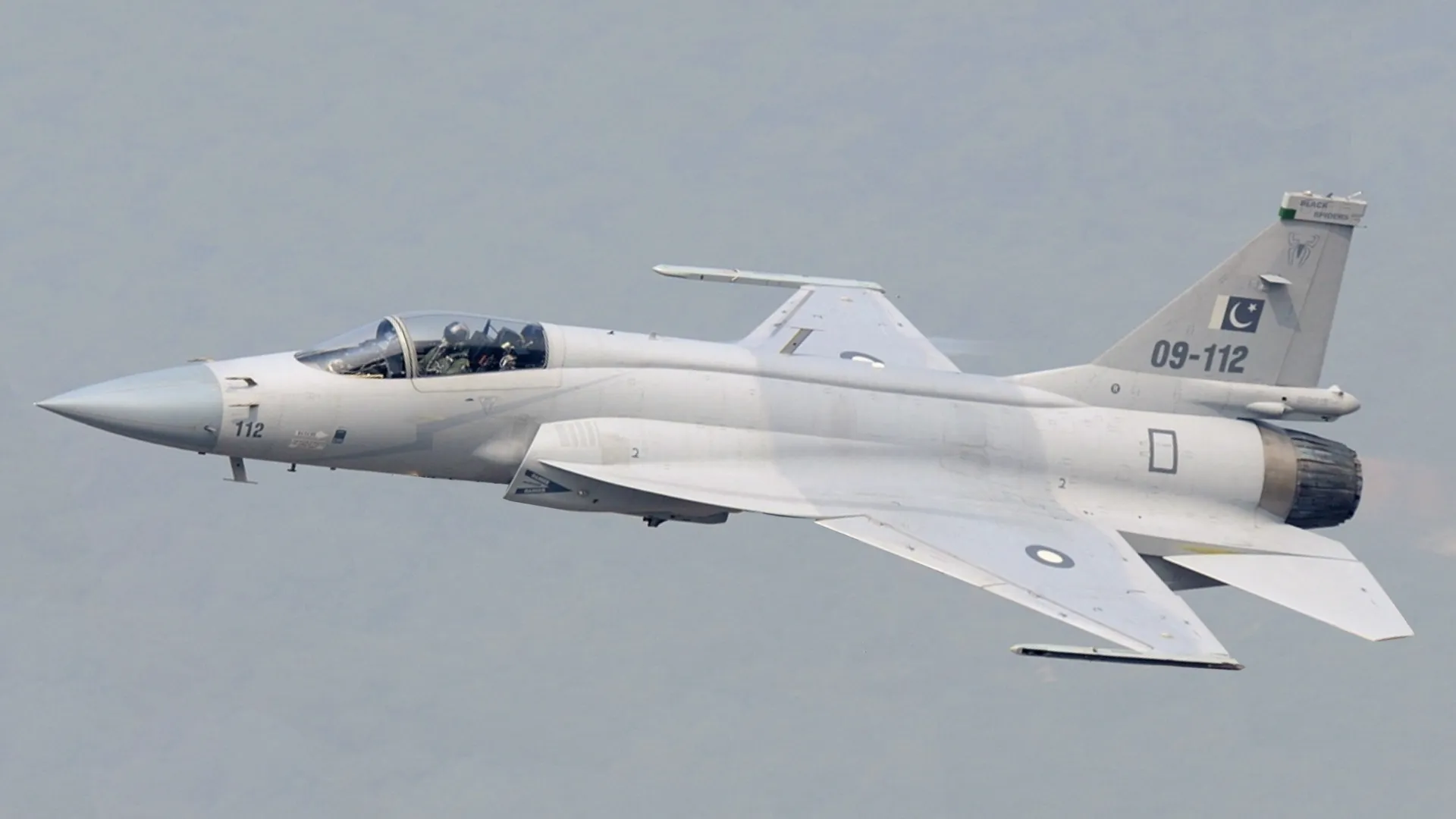 Indian Forces Shoot Down Pakistani JF-17 Fighter Jet in Akhnoor Amid Operation Sindoor | Watch