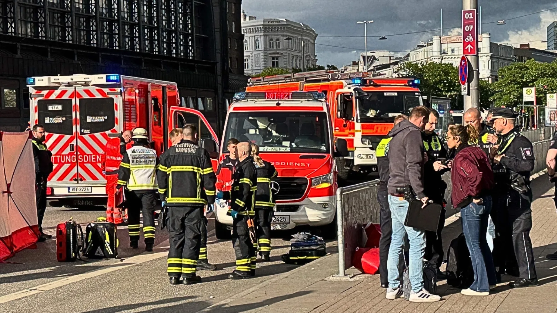 Knife Attack Rocks Hamburg Train Station, At Least 12 Injured in Chaos