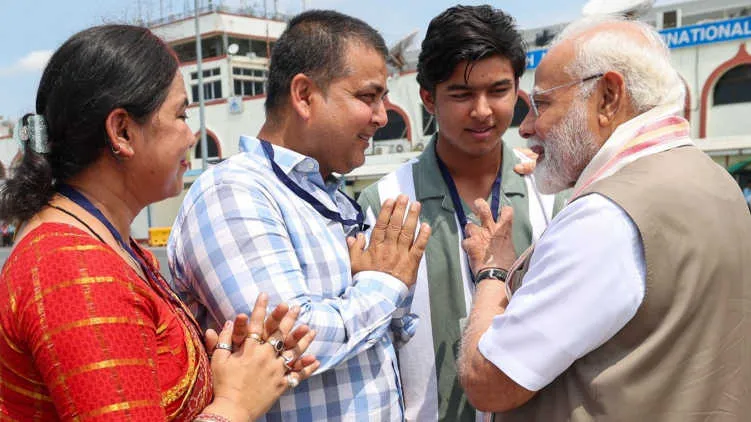 PM Modi Meets Young IPL Star Vaibhav Suryavanshi at Patna Airport