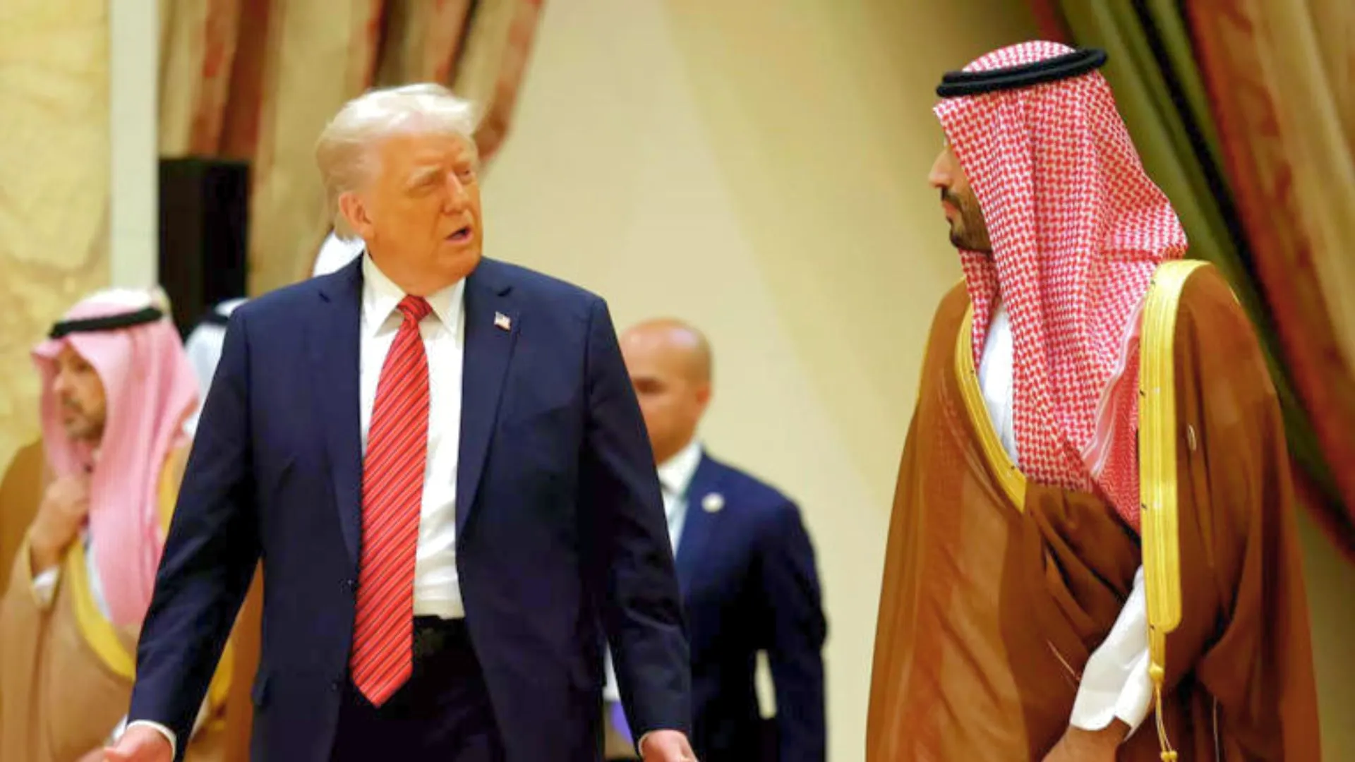 Trump Inks AI Deal with UAE to Build World’s Largest Data Centre Abroad