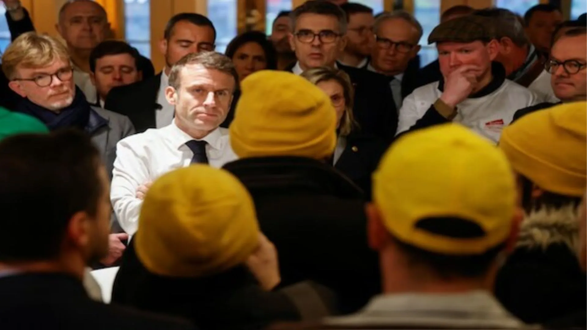 Yellow Hat Protest Movement Gains Ground, Macron Under Pressure