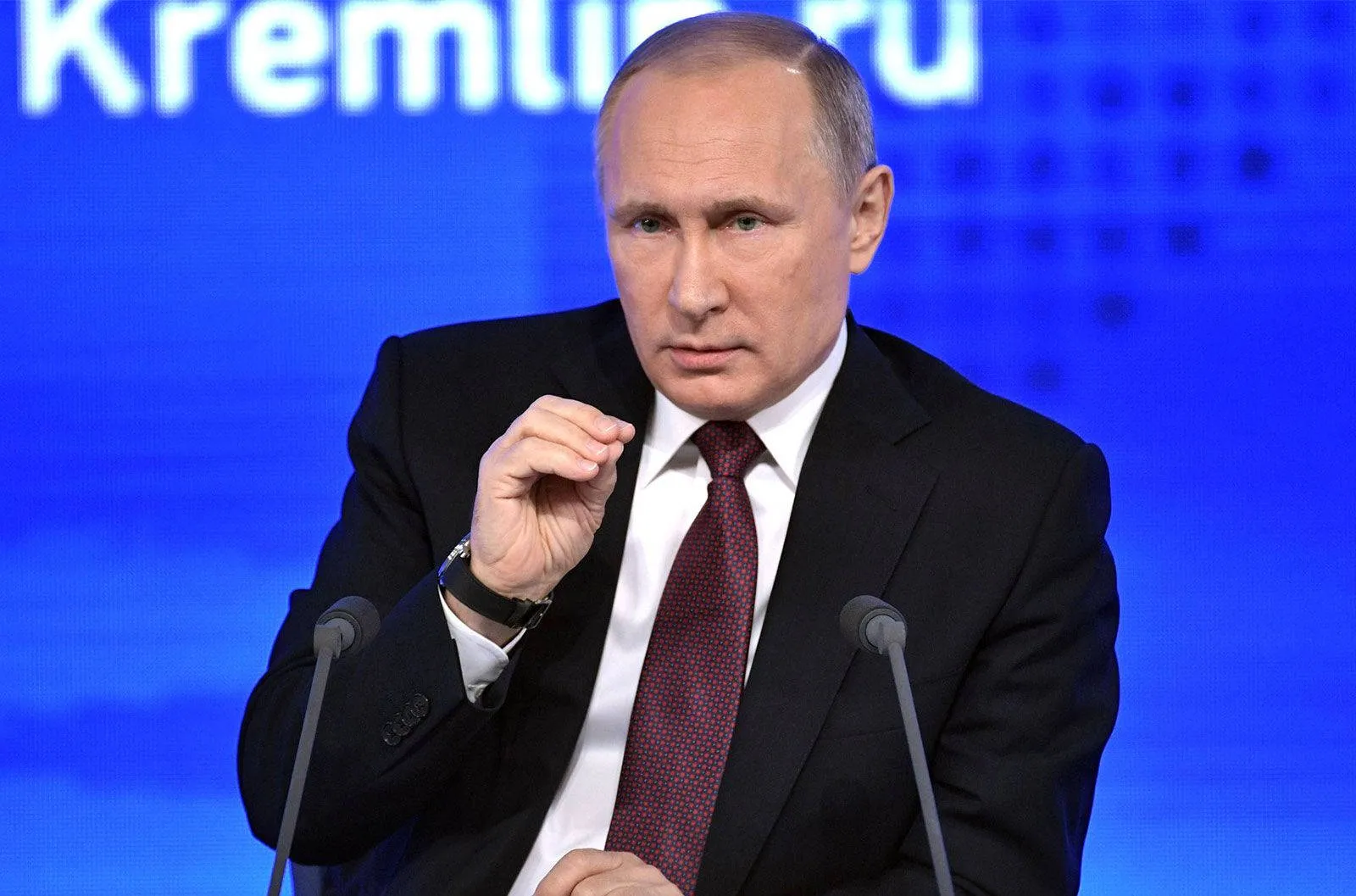Putin visits nuclear power plant in Kursk Region