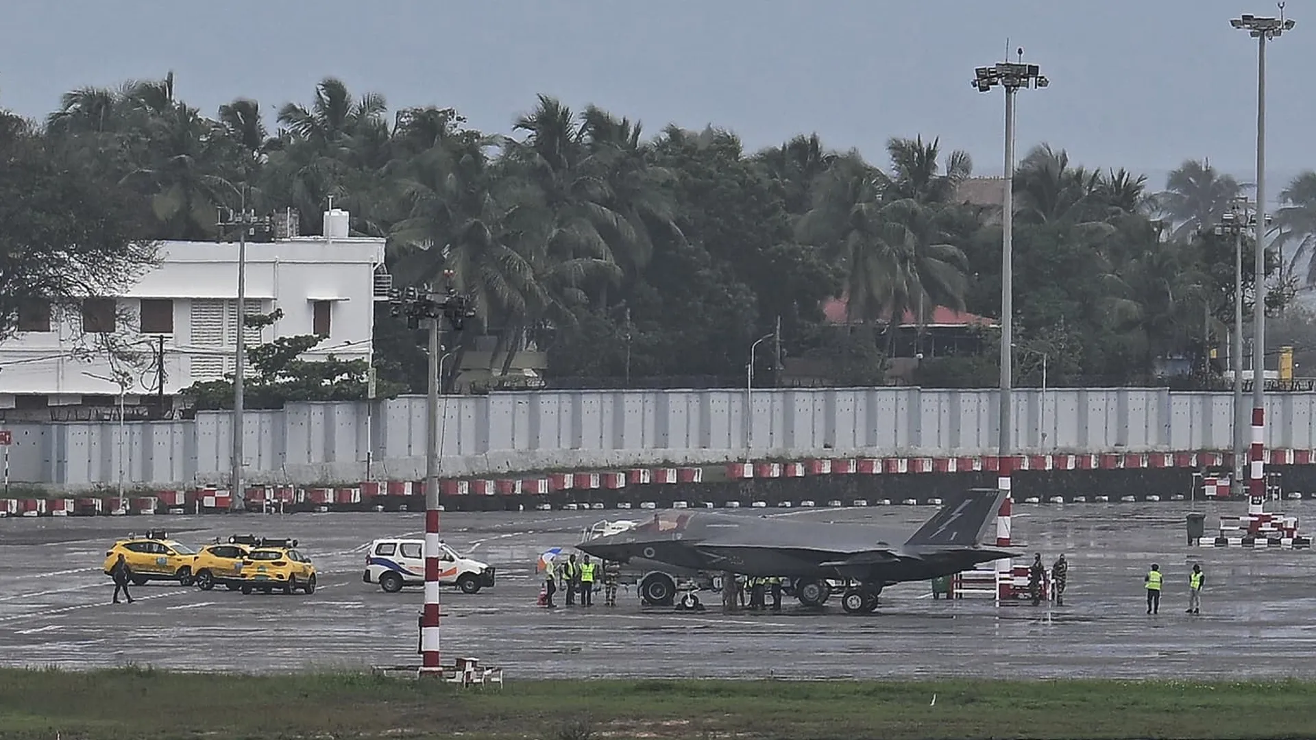 F-35B Fighter Jet, World’s Most Expensive Fighter Jet, Remains Grounded in Kerala for Second Day