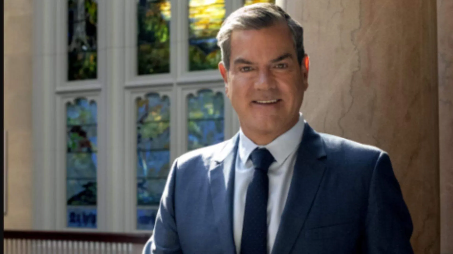Chicago Museum Chief Keeps M Job After Drunken Flight Incident
