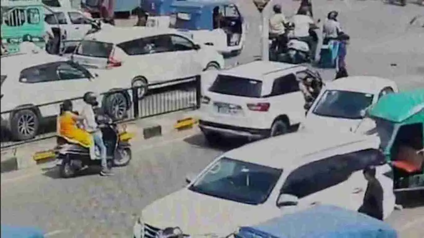 Cop Driving On Wrong Side Abuses, Slaps Army Officer In Front Of Wife | VIRAL VIDEO