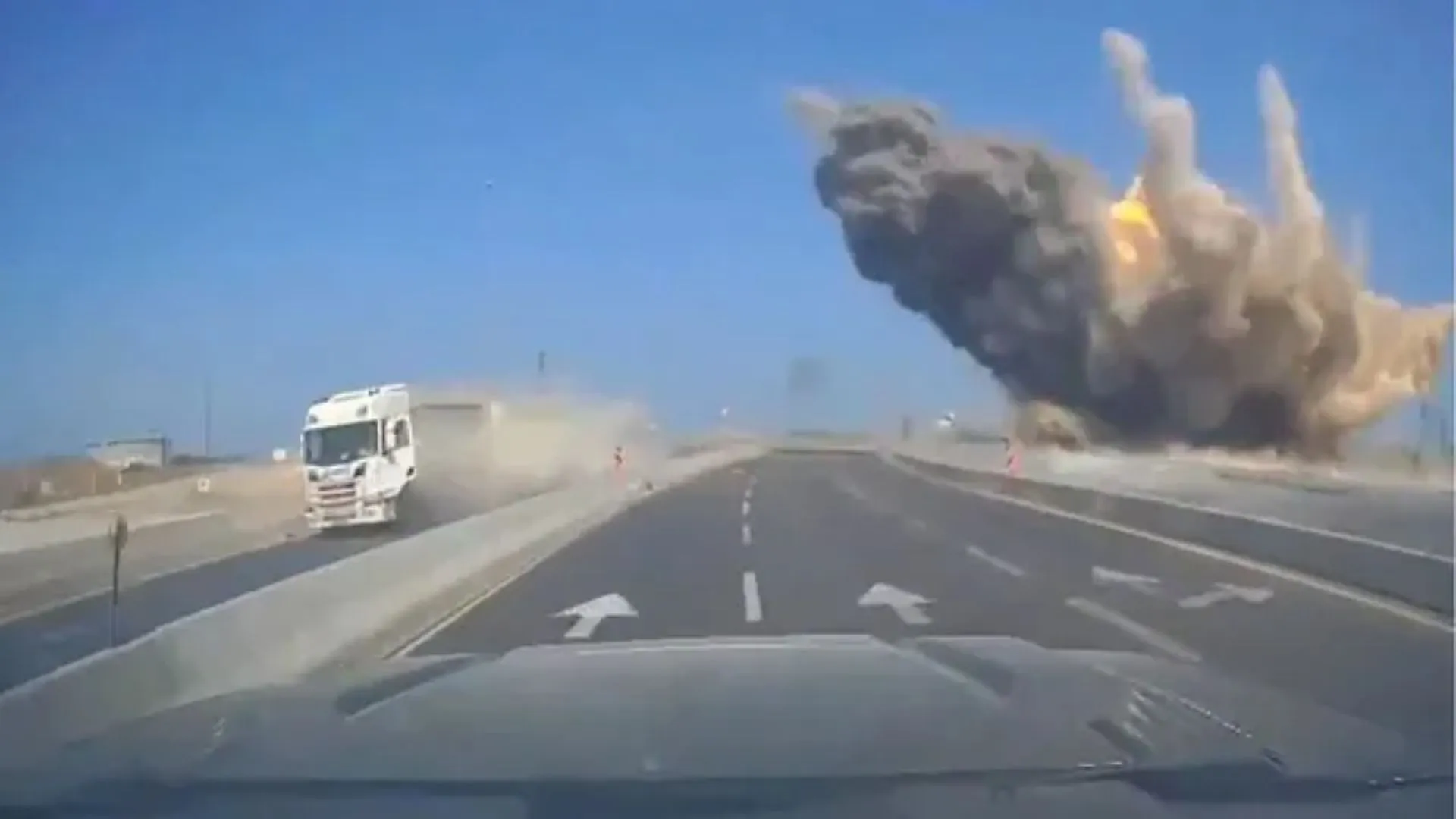 Dashcam Captures Moment Iranian Missile Strikes Israeli City of Ashdod | WATCH