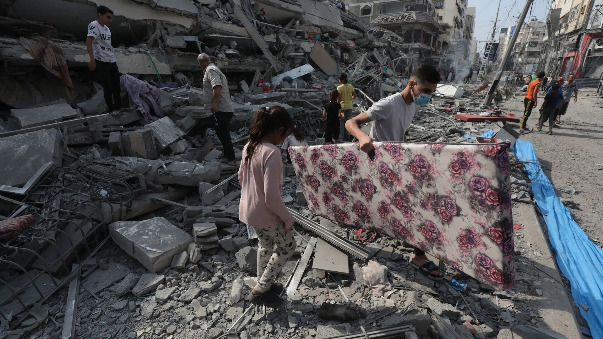 Doctor Reports ‘Total Carnage’ as 27 Killed in Israeli Strike on Gaza Aid Center