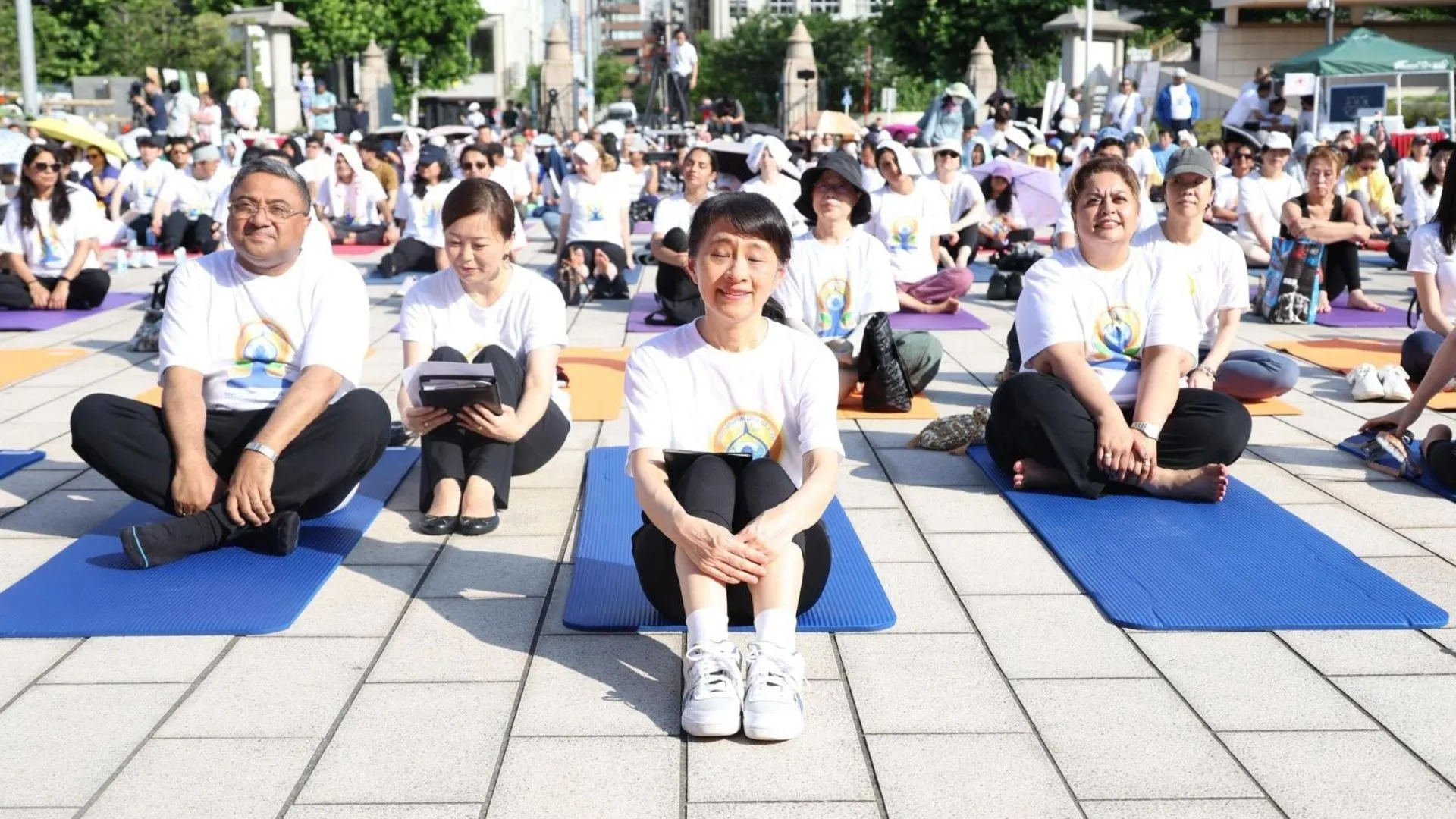International Yoga Day 2025: Japan PM’s Wife Joins 2,000 Participants at Tokyo Event