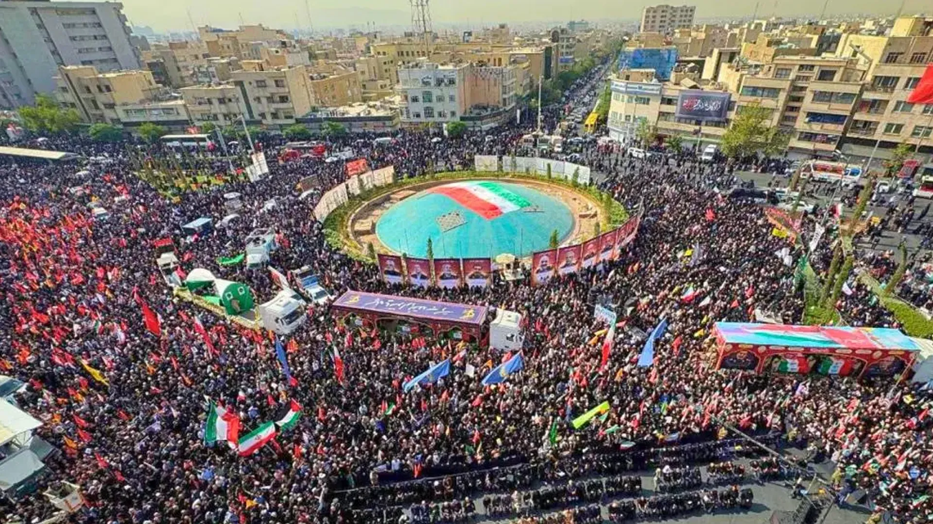 Iran Holds Mass Funeral for Military Commanders, Nuclear Scientists Killed in Israeli Strikes