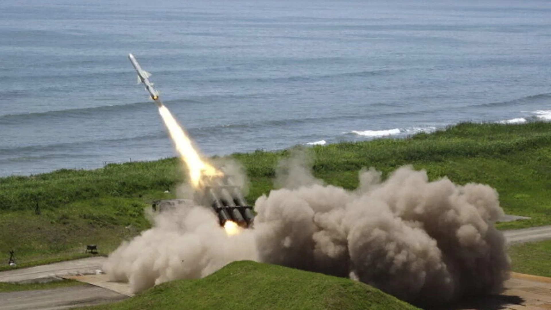 Japan Conducts First-Ever Domestic Missile Test Amid Rising China-Russia Tensions