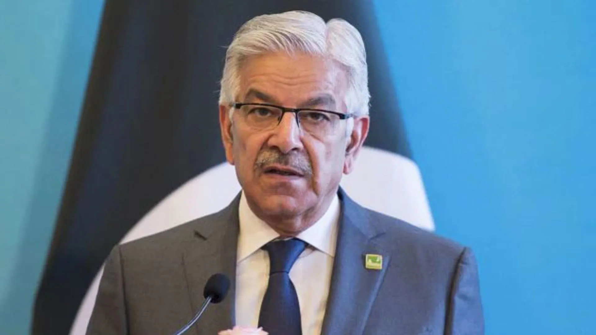 Khawaja Asif Claims Credit for IPL 2025 Floodlights Blackout, Faces Backlash