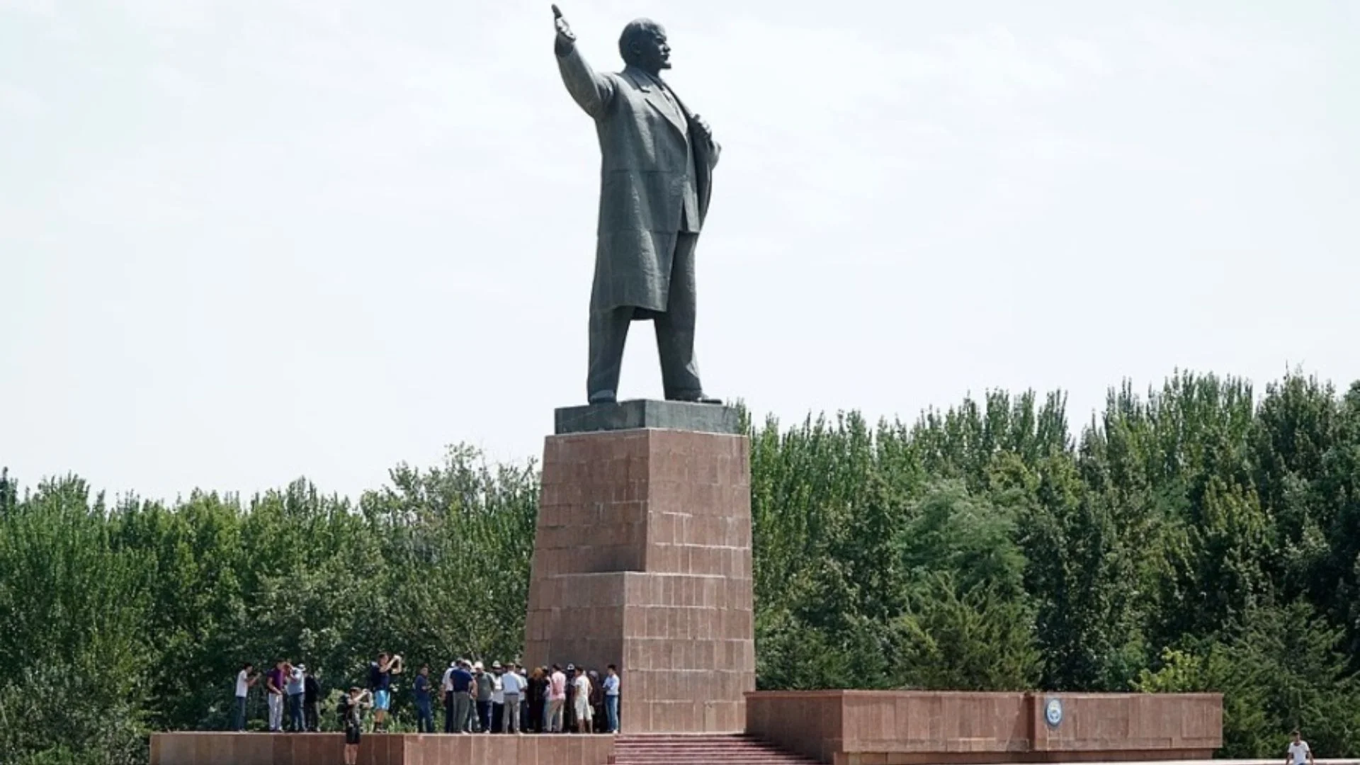 Kyrgyzstan Removes Central Asia’s Tallest Lenin Statue To Make Way For National Pride