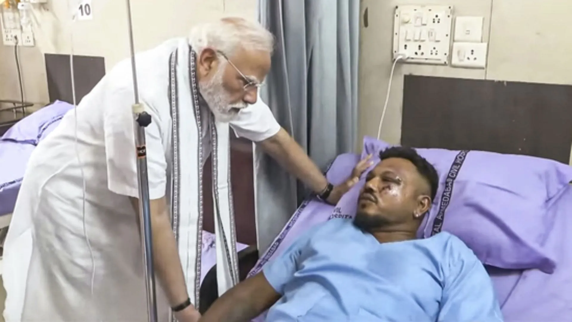 PM Modi Meets Vishwash Kumar Ramesh, Only Survivor of Air India Crash at Ahmedabad Hospital