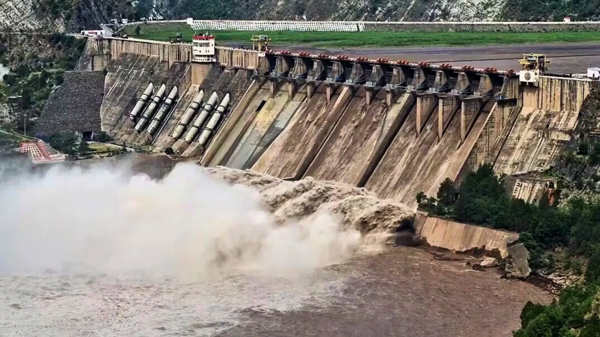 Pakistan Faces 15% Indus Water Flow Drop as India Halts Treaty, Dams Near Depletion