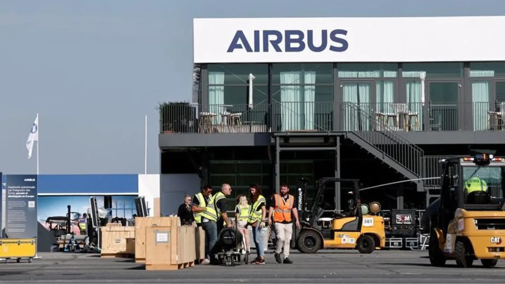 Paris Airshow 2025 Begins Amid India Plane Crash Tragedy and Israel-Iran Conflict
