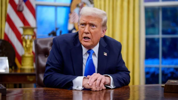 Trump Urges Immediate Evacuation of Tehran, Sparks Panic