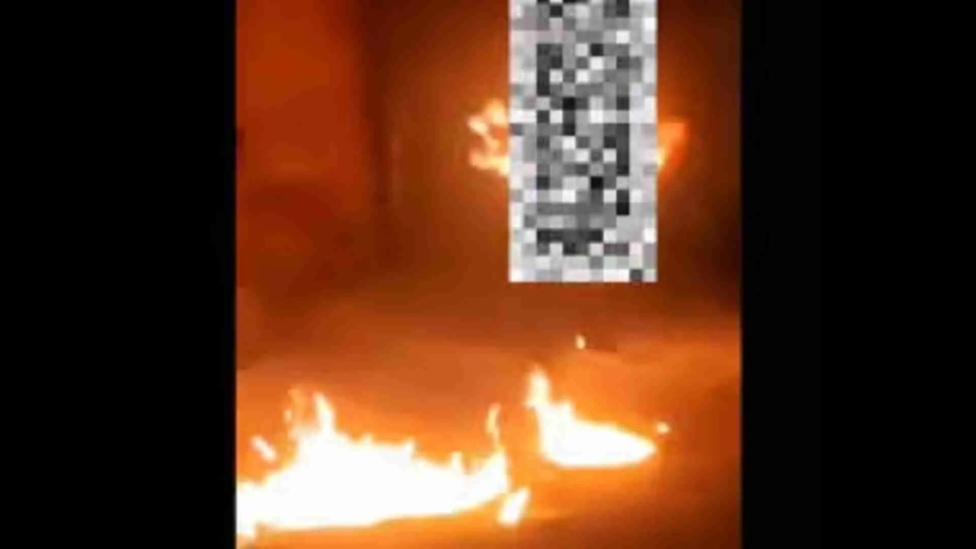 Youth Sets Himself On Fire Outside Girlfriend’s House After She Rejects Marriage Proposal | WATCH