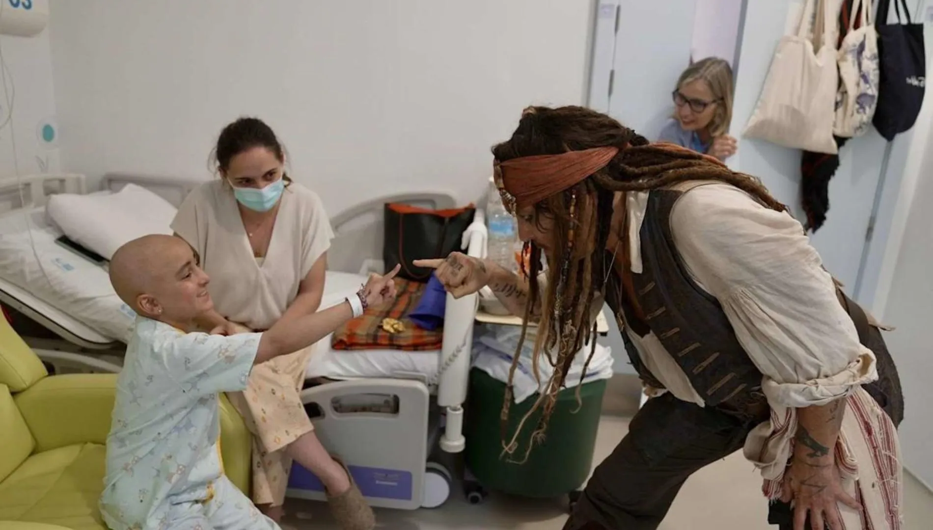 Johnny Depp Becomes Jack Sparrow Again To Bring Joy To Young Patients In Madrid Hospital