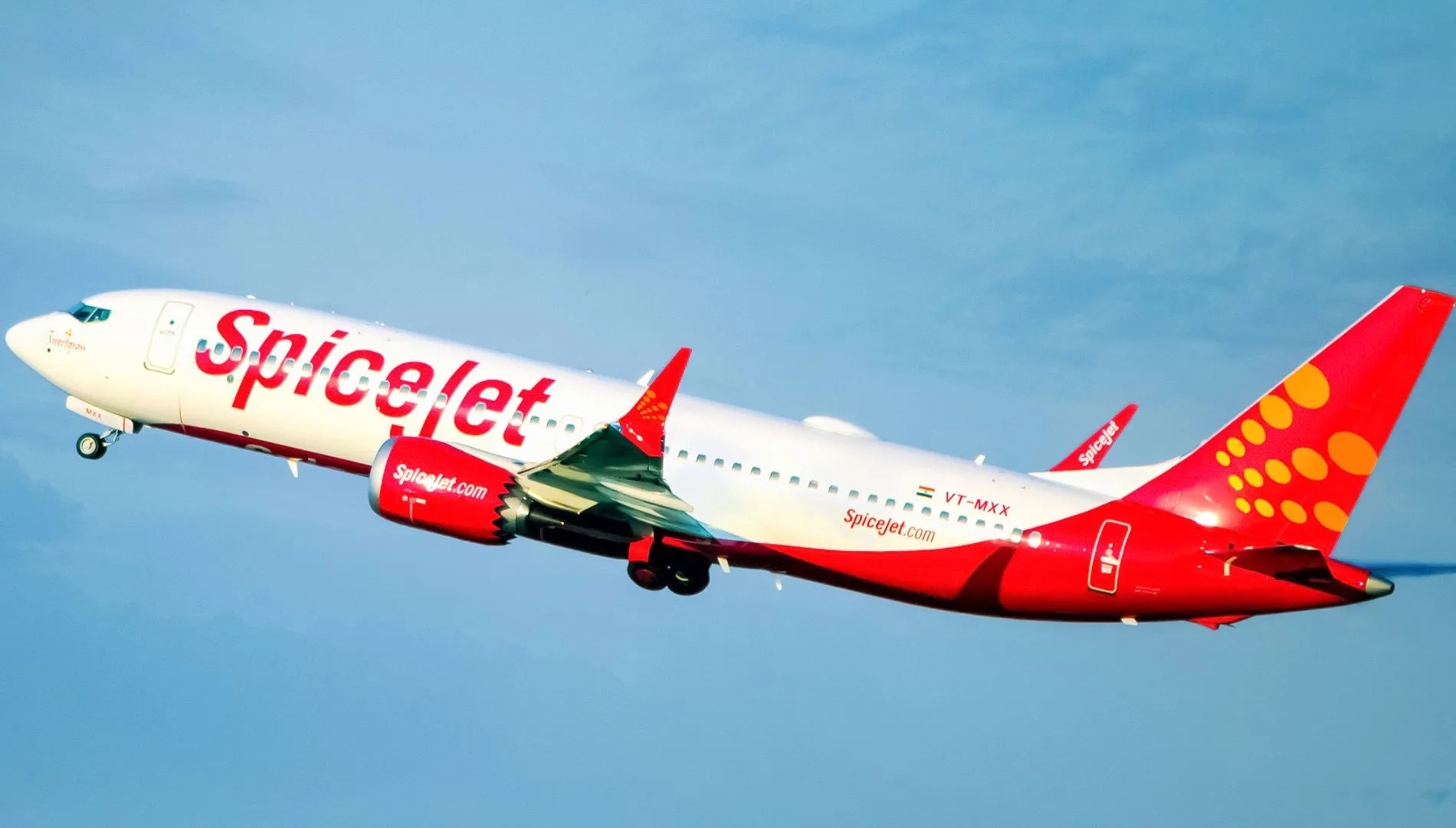 SpiceJet Flight Forced Back to Hyderabad After Mid-Air Technical Snag