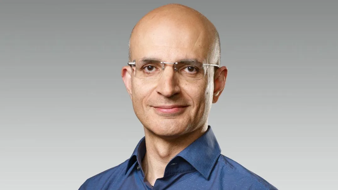 Apple Appoints Sabih Khan as New Chief Operating Officer
