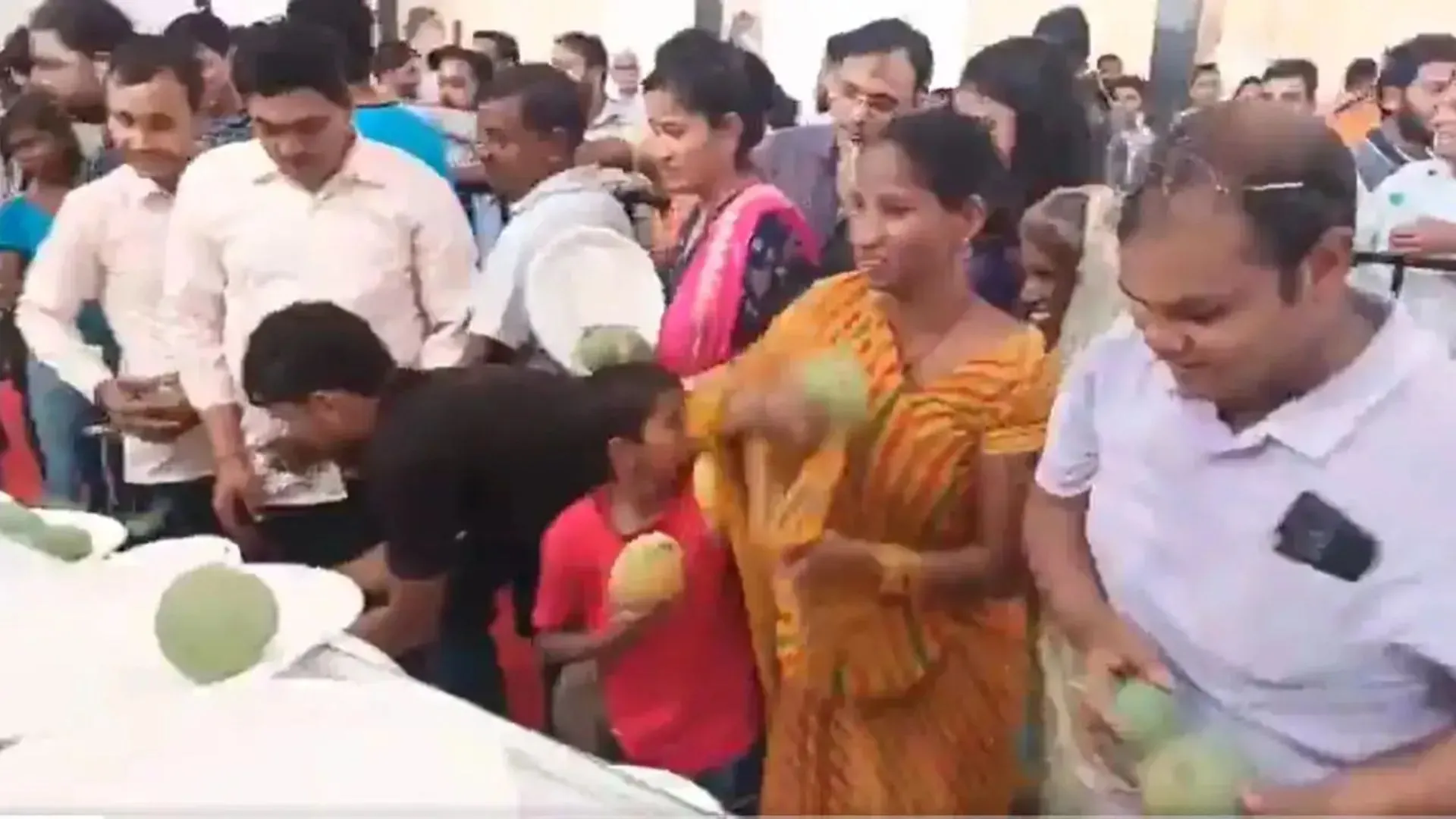 Crowd Goes Wild, Stuffing Mangoes Into Bags at Festival | WATCH