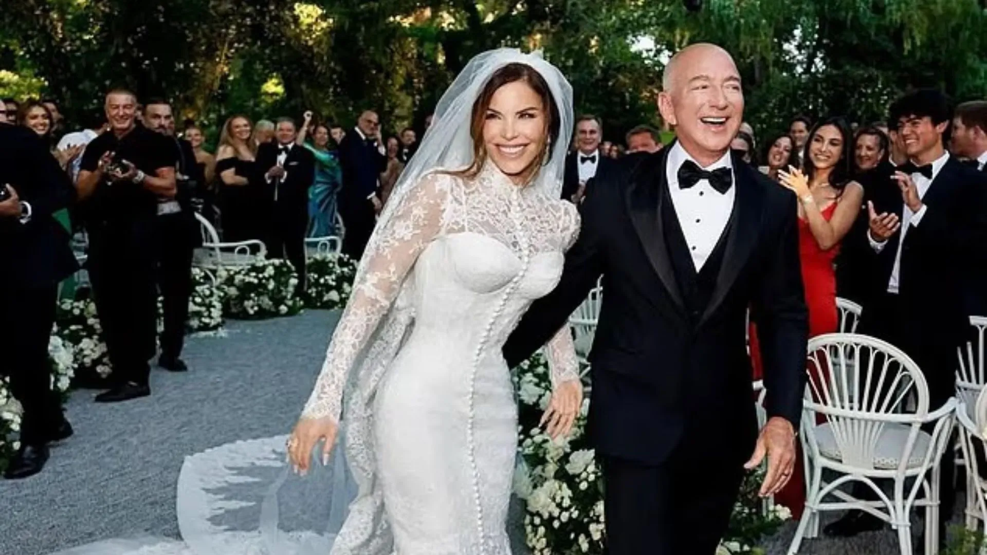Internet Buzzes Over Photoshop Mistakes in Jeff Bezos and Lauren Sanchez Wedding Photos