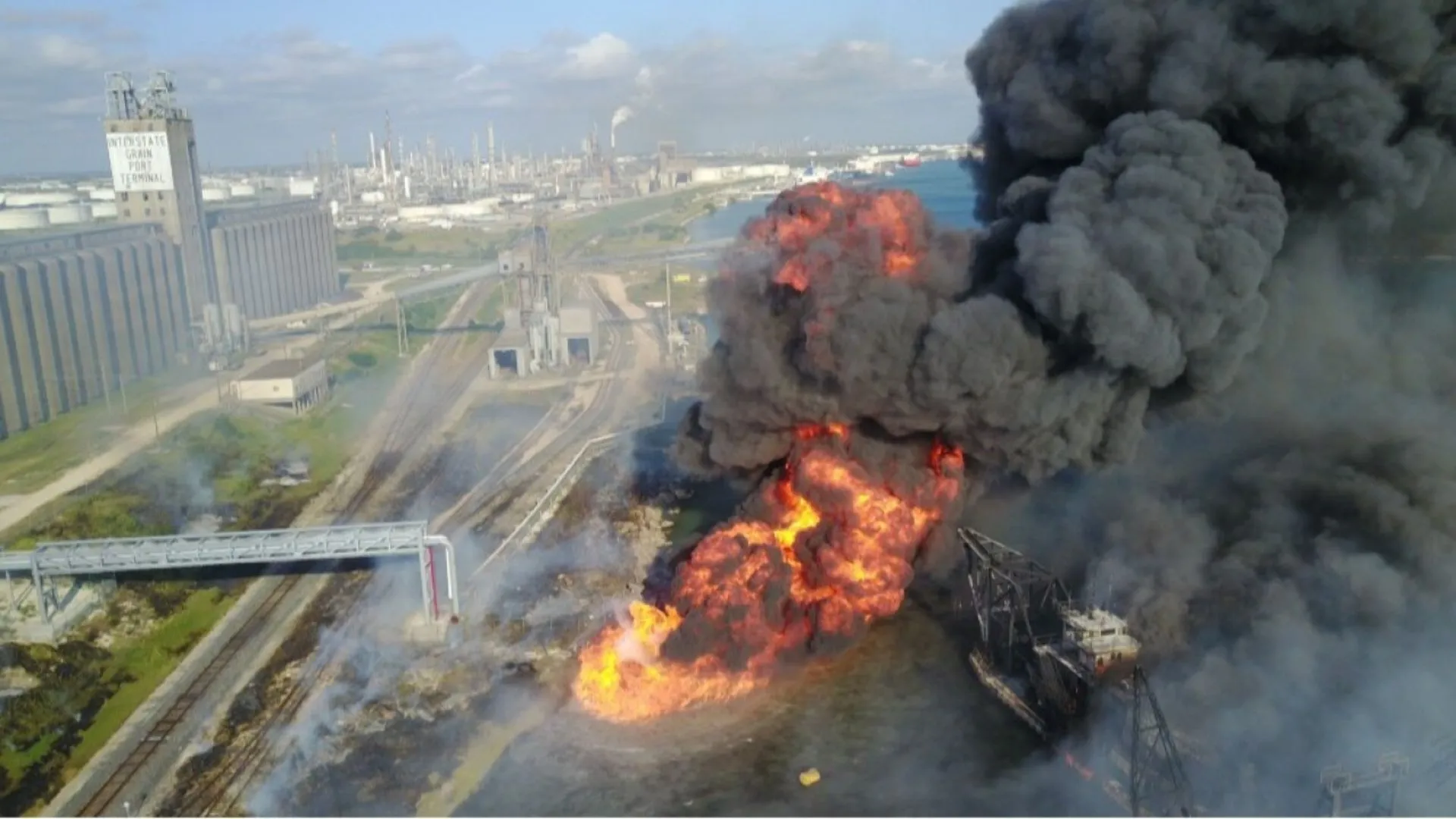 Rome Blast: Pipeline Hit Sparks Fire, Explosion, Multiple Injuries | VIDEO