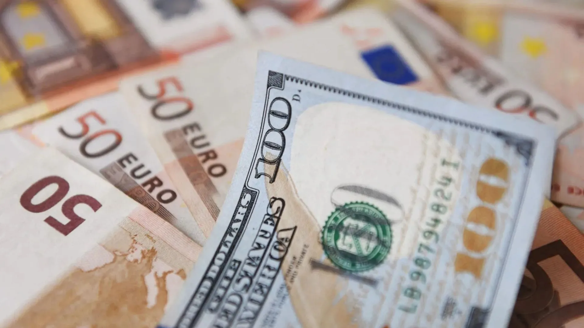US Dollar Suffers Worst Start Since 1973—Here’s What Caused the Slump