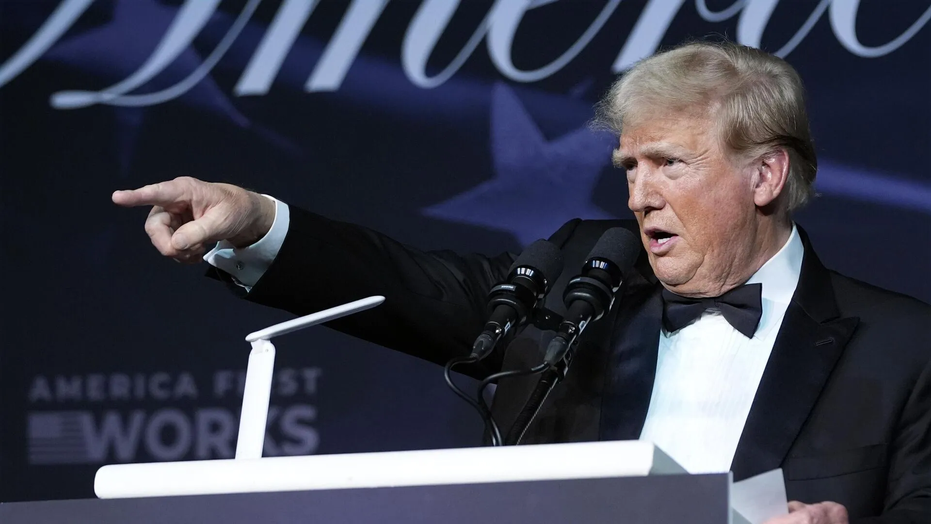 Trump Backs Bill Imposing 500% Tariffs on Russian Oil Buyers Like India, China